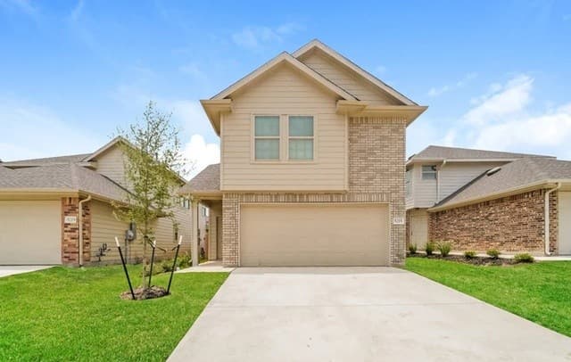 3-bedroom rental at 5215 Jade Crossing in San Antonio, TX — photo 2