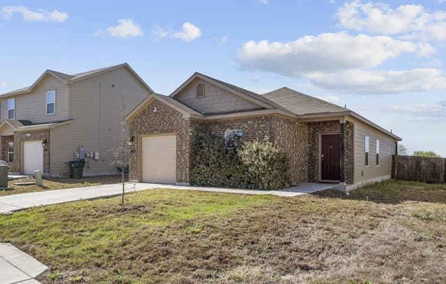 3-bedroom rental at 7415 Capstone in San Antonio, TX — photo 2