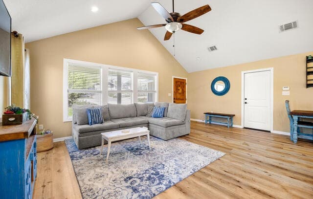 2-bedroom rental at 1306 Live Oak in Spring Branch, TX — photo 3