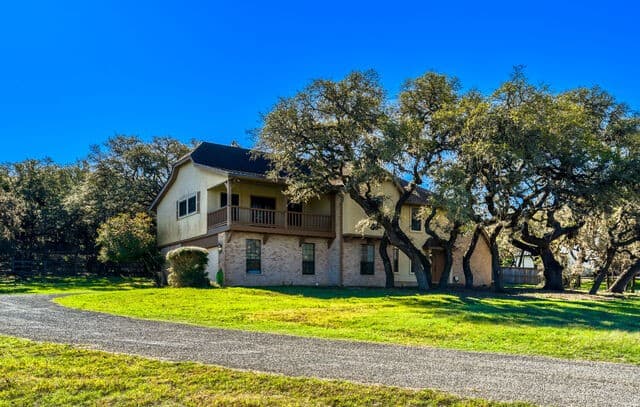 5-bedroom rental at 29342 Seabiscuit in Fair Oaks Ranch, TX — photo 4