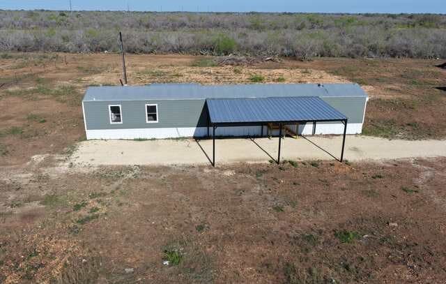 3-bedroom rental at 2811 County Road 467 in Devine, TX — photo 1