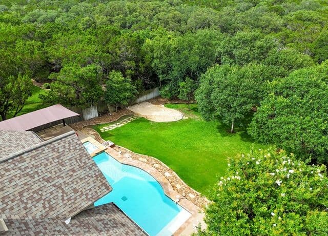5-bedroom rental at 7730 Moss Brook in San Antonio, TX — photo 2