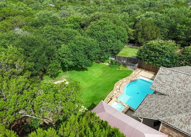 5-bedroom rental at 7730 Moss Brook in San Antonio, TX — photo 3