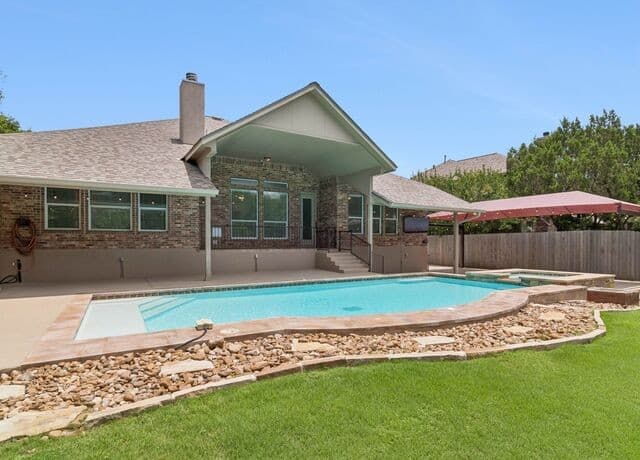 5-bedroom rental at 7730 Moss Brook in San Antonio, TX — photo 4