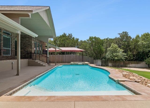 5-bedroom rental at 7730 Moss Brook in San Antonio, TX — photo 5
