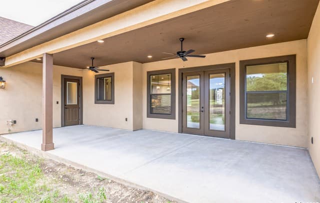 4-bedroom rental at 811 Horseshoe Falls in Bandera, TX — photo 5