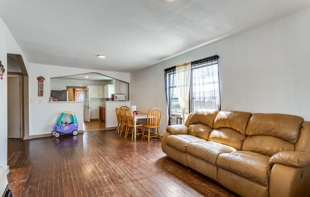 3-bedroom rental at 446 Blue Bonnet St. in San Antonio, TX — photo 2