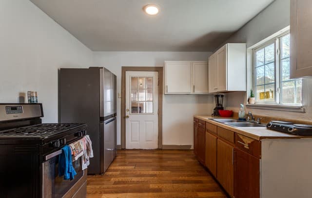 3-bedroom rental at 446 Blue Bonnet St. in San Antonio, TX — photo 5