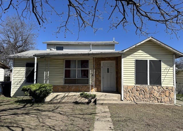4-bedroom rental at 831 Brighton in San Antonio, TX — photo 1