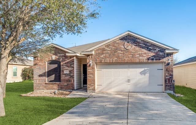 3-bedroom rental at 6523 Luckey Square in San Antonio, TX — photo 1