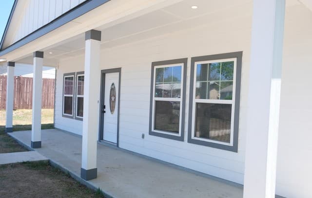 4-bedroom rental at 178 Shadow Valley in San Antonio, TX — photo 3