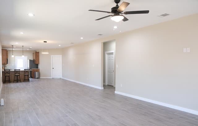 4-bedroom rental at 178 Shadow Valley in San Antonio, TX — photo 5