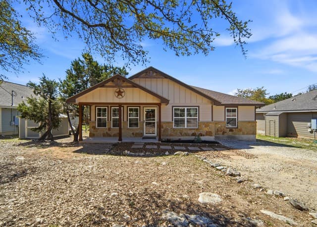 3-bedroom rental at 1530 Bob White Dr in Spring Branch, TX — photo 1