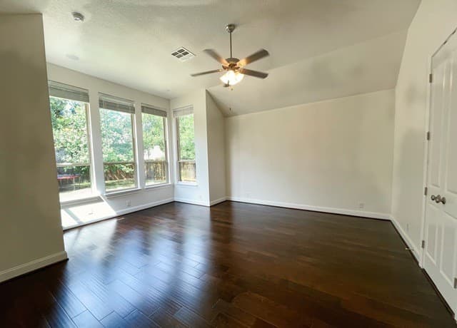 4-bedroom rental at 28839 Porch Swing in Boerne, TX — photo 4