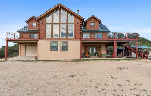 6-bedroom rental at 13689 Fm 1283 Unit 2 in Mico, TX — photo 3