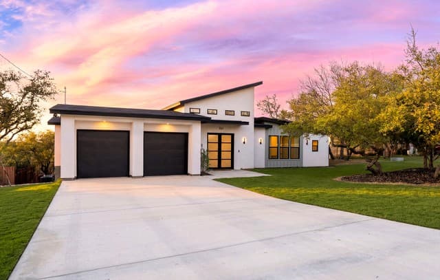 4-bedroom rental at 707 Lone Cir in San Antonio, TX — photo 2