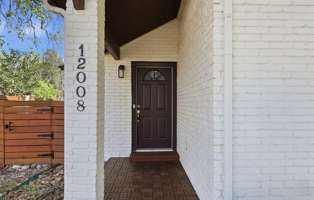 3-bedroom rental at 12008 Vista Nogal St in San Antonio, TX — photo 2