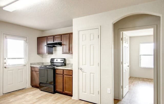 3-bedroom rental at 7607 Millchase in San Antonio, TX — photo 2