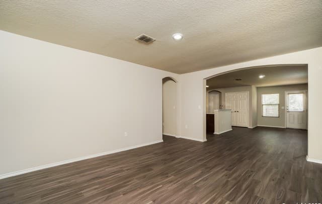 3-bedroom rental at 5903 Camier Cove in San Antonio, TX — photo 3