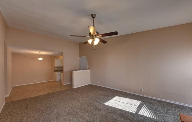2-bedroom rental at 1431 Loma Alto Rd Unit 4 in San Antonio, TX — photo 5