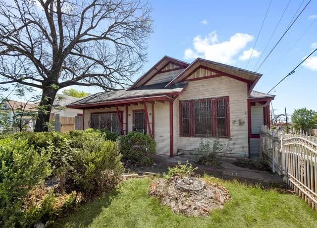 3-bedroom rental at 2922 Buena Vista St in San Antonio, TX — photo 3
