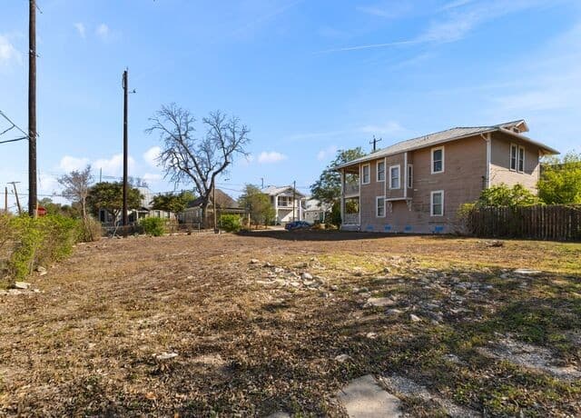 rental at 602 Nolan Street in San Antonio, TX — photo 3