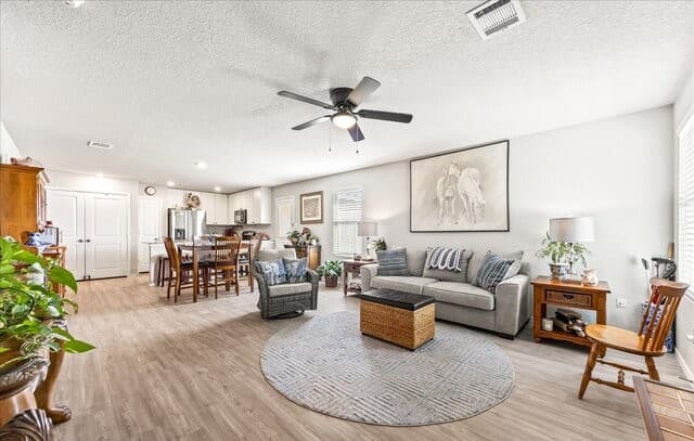3-bedroom rental at 6331 Arredondo in San Antonio, TX — photo 4
