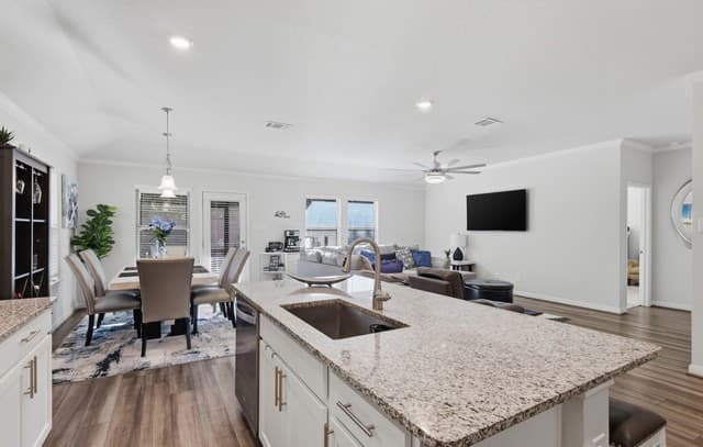 4-bedroom rental at 17026 Autry FLS in San Antonio, TX — photo 5