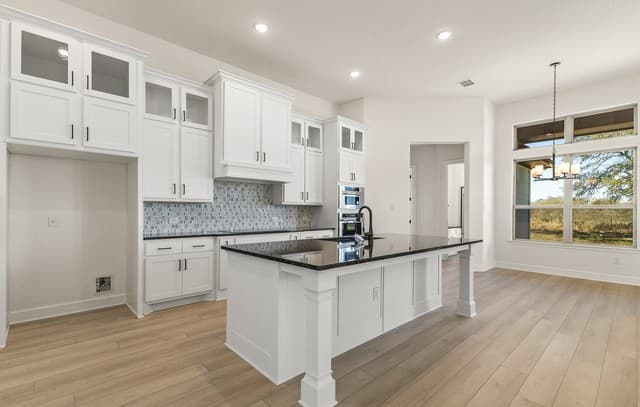 3-bedroom rental at 241 Stone Loop in Castroville, TX — photo 4