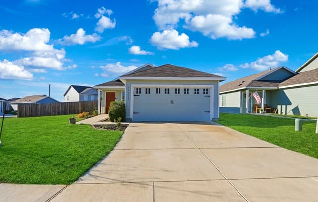3-bedroom rental at 13319 Dutra Rd in San Antonio, TX — photo 1