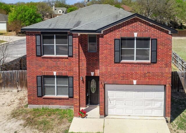 3-bedroom rental at 3807 Wetmore Knoll in San Antonio, TX — photo 1