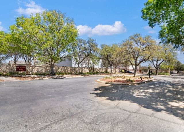 3-bedroom rental at 3807 Wetmore Knoll in San Antonio, TX — photo 3
