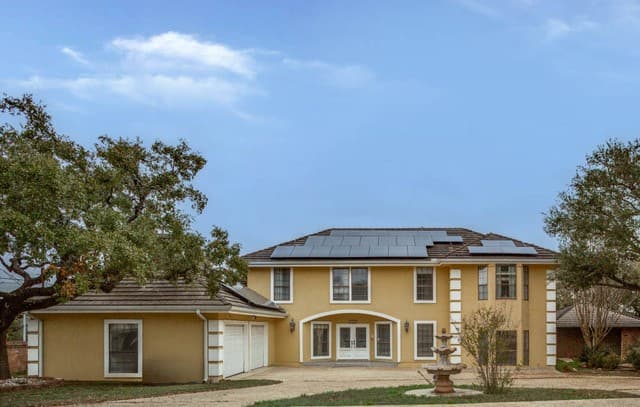 4-bedroom rental at 3915 Creek Point in San Antonio, TX — photo 2