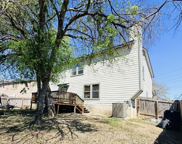 4-bedroom rental at 10027 Moongrove in San Antonio, TX — photo 5