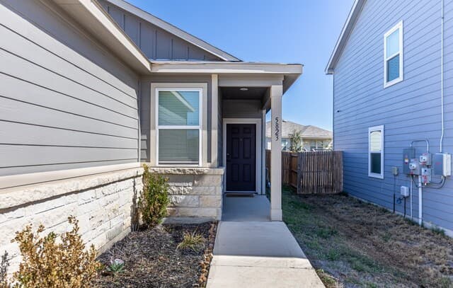 4-bedroom rental at 5823 Hematite Rim in San Antonio, TX — photo 3