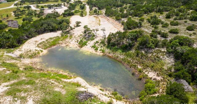 rental at 340 W Starview Cv in Blanco, TX — photo 3