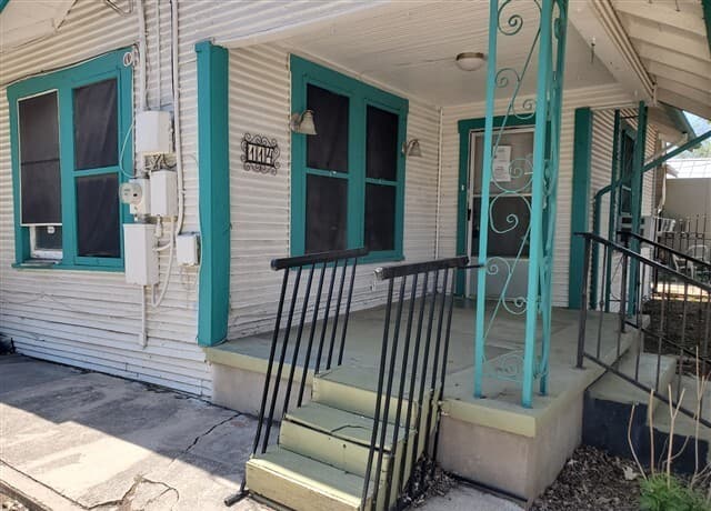 4-bedroom rental at 114 Thompson Place in San Antonio, TX — photo 2