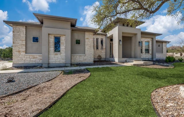 4-bedroom rental at 230 Sabella in Spring Branch, TX — photo 5