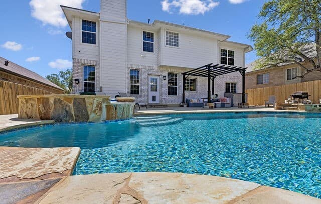 5-bedroom rental at 2515 Slickrock Way in San Antonio, TX — photo 2
