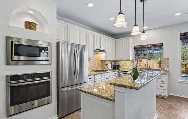5-bedroom rental at 2515 Slickrock Way in San Antonio, TX — photo 5