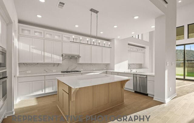 5-bedroom rental at 7005 Hallie Hunt in Schertz, TX — photo 3