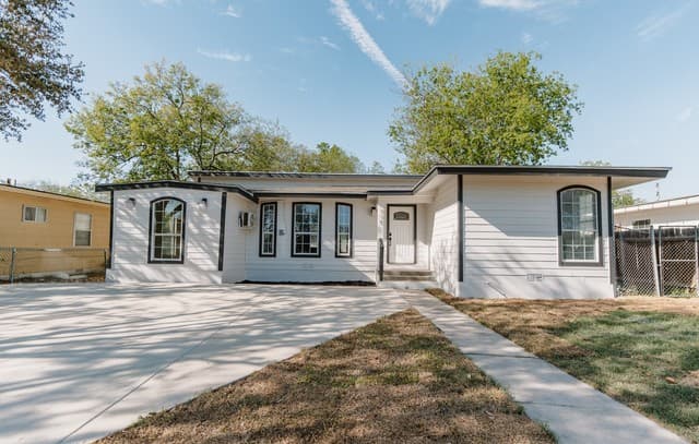 4-bedroom rental at 115 Huxley Dr in San Antonio, TX — photo 1