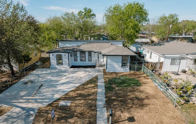 4-bedroom rental at 115 Huxley Dr in San Antonio, TX — photo 2