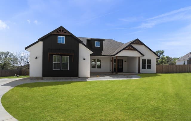 4-bedroom rental at 1090 Pegasus in Spring Branch, TX — photo 2