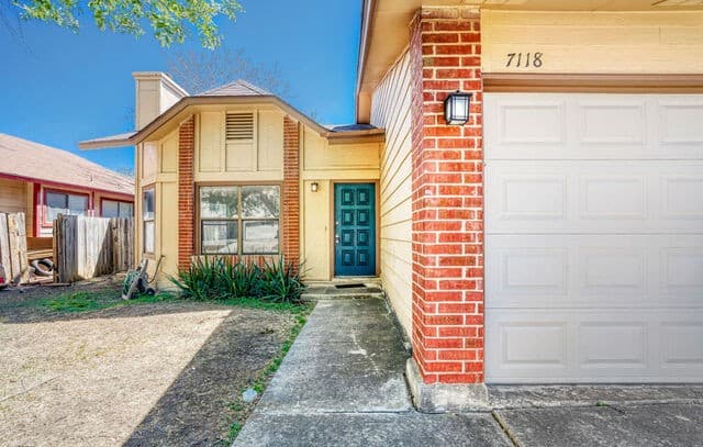 3-bedroom rental at 7118 Western Trail in San Antonio, TX — photo 3