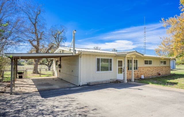 3-bedroom rental at 4317 State Hwy 173 in Bandera, TX — photo 3