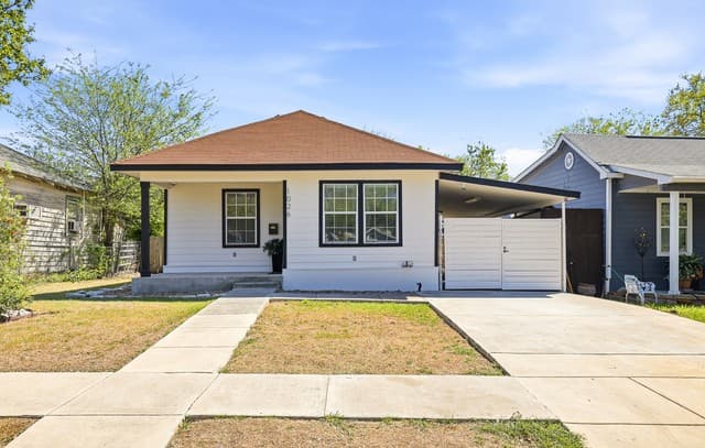 3-bedroom rental at 1026 W Lynwood in San Antonio, TX — photo 1