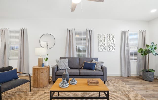 3-bedroom rental at 1026 W Lynwood in San Antonio, TX — photo 4
