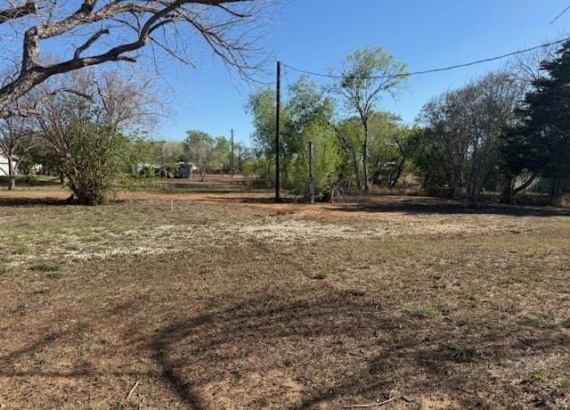 rental at 910 Chestnut in Jourdanton, TX — photo 1