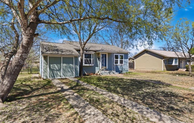 2-bedroom rental at 211 Brooks in Schertz, TX — photo 2